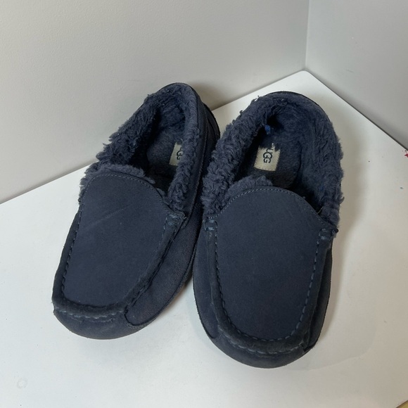 UGG Women’s Size 6 US Sherpa Fur Lined Slippers Rubber Sole Excellent Shape - Picture 3 of 10